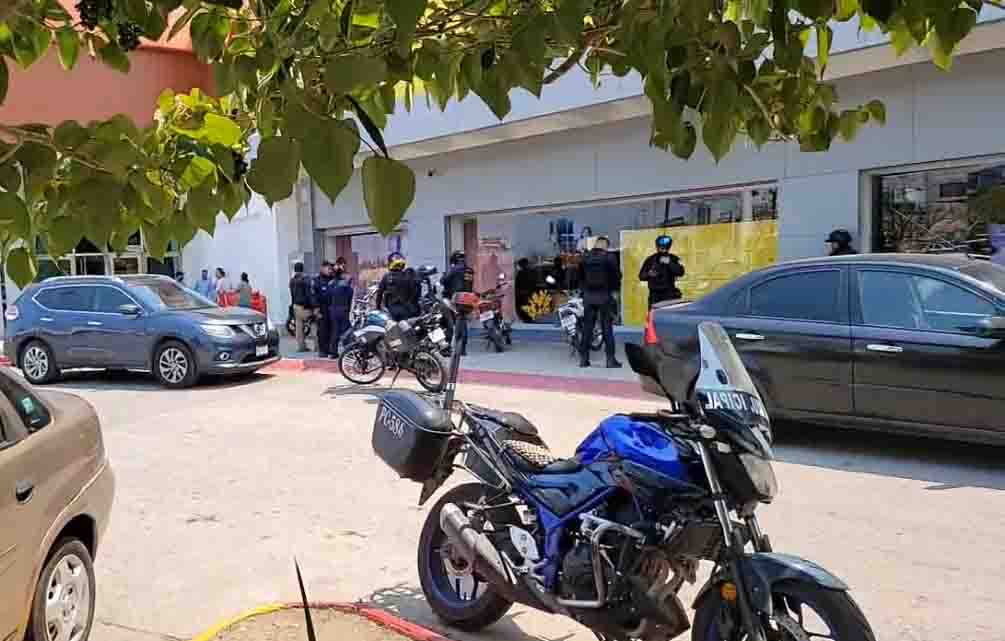Enésimo asalto en Plaza Sol; roban 320 mil pesos