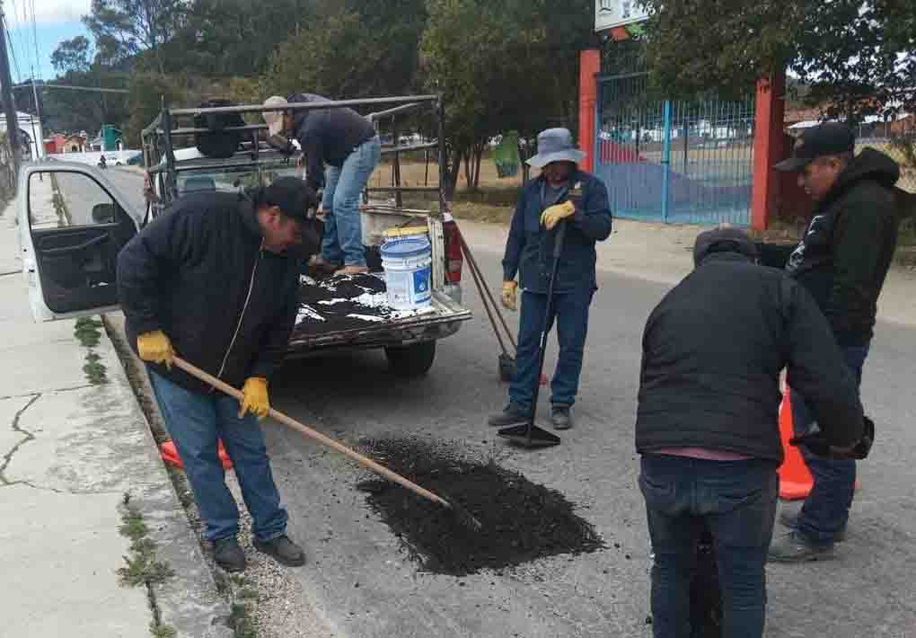 Obras Públicas mantiene atención permanente a baches y alcantarillas en San Cristóbal