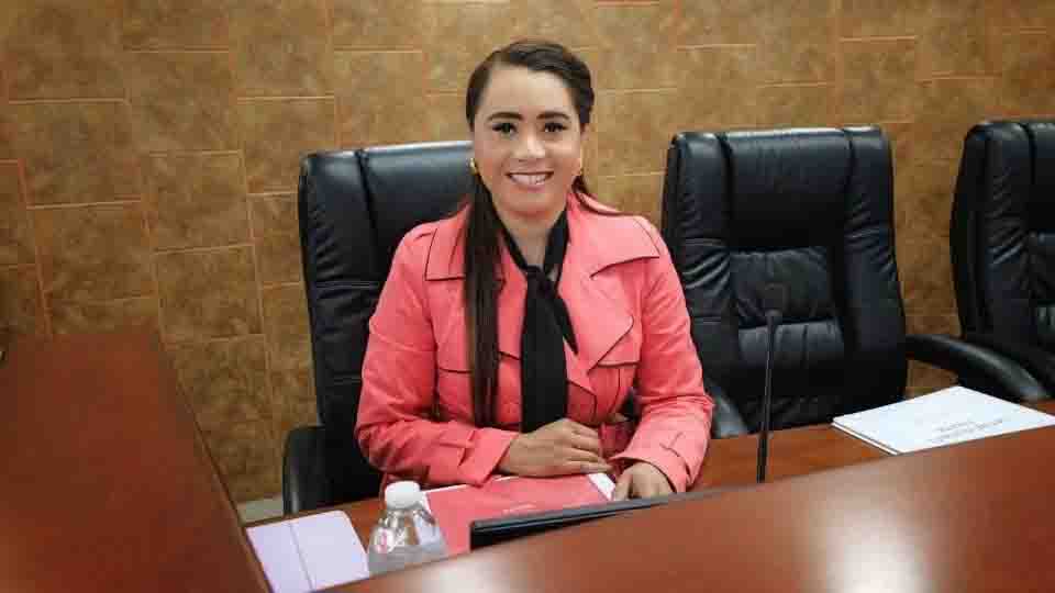 Retienen a la morenista Alejandra Ang por intentar cruzar a EU con una suma no permitida de efectivo; dice que “por error” no lo dejó en su casa