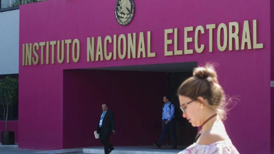 Va 4T por recorte de 20% a dinero de partidos políticos y eliminación de 132 plurinominales