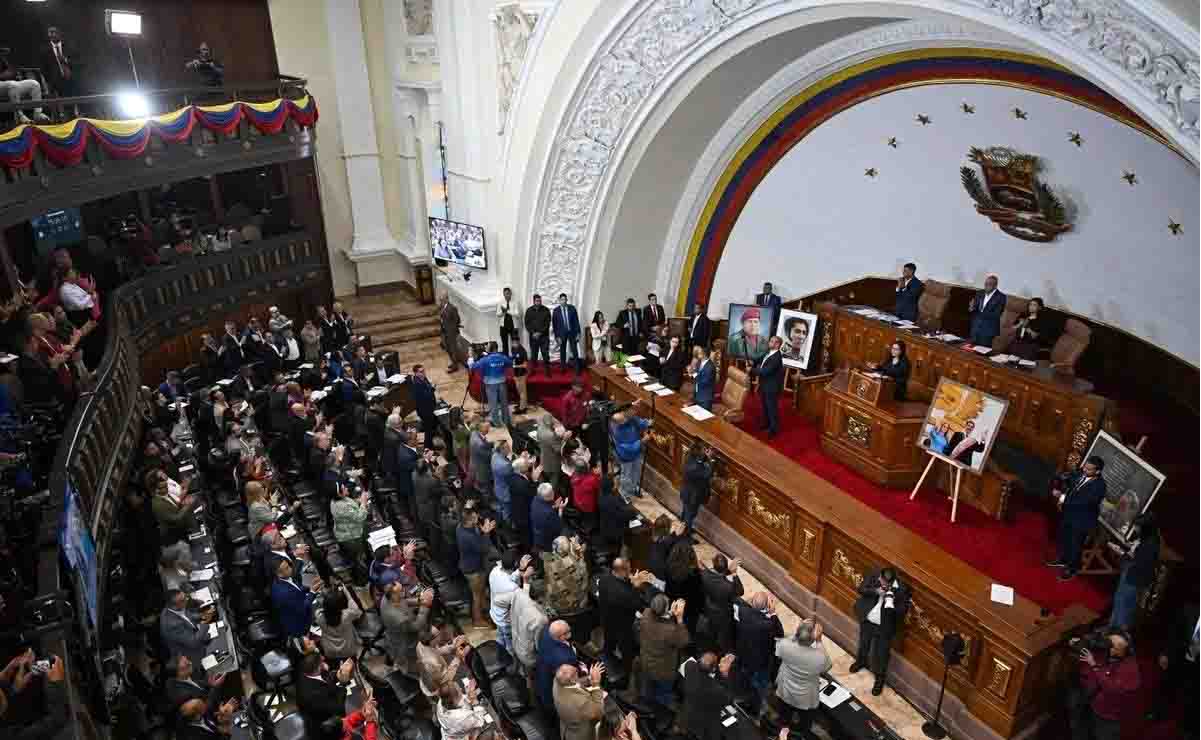 Venezuela “coopera”; liberará presos políticos