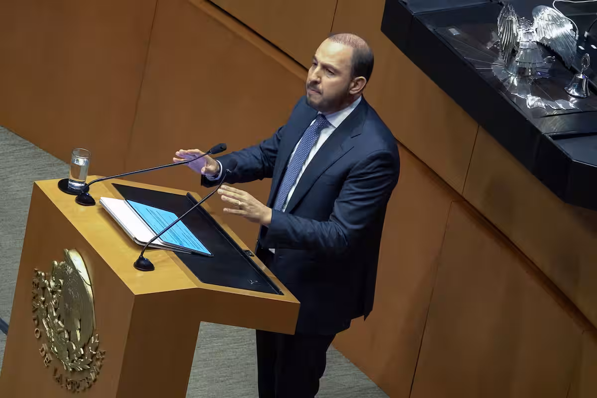 Marko Cortés exige transparencia por envío de petróleo a Cuba