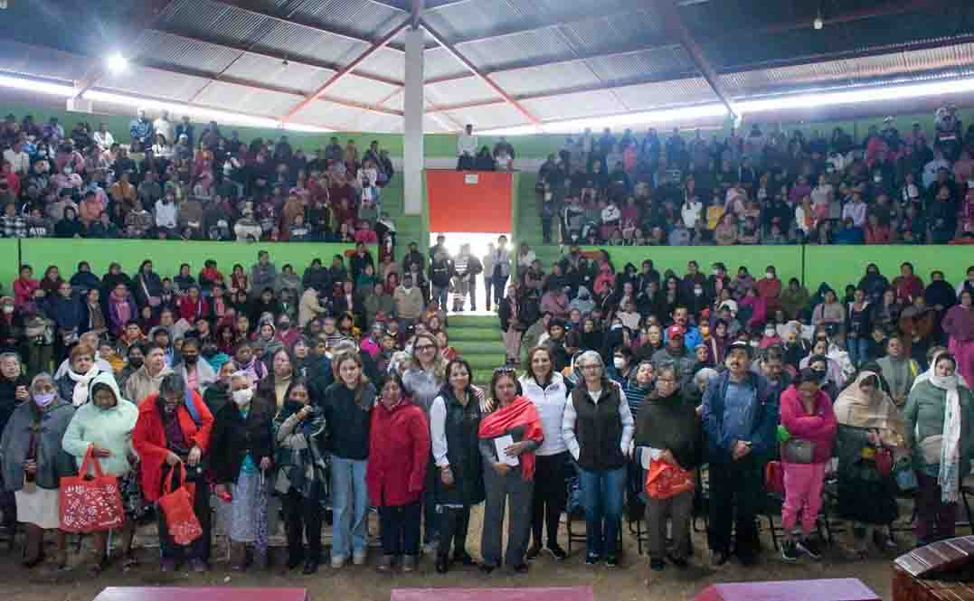 Ayuntamiento de San Cristóbal y el DIF Municipal entregan apoyo alimentario a adultos mayores en San Cristóbal