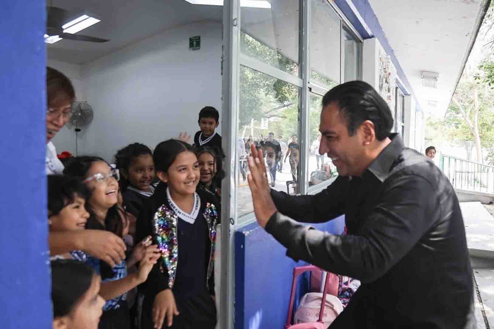 Eduardo Ramírez entrega mobiliario e insumos al Cobach y fortalece infraestructura educativa en el Cebech