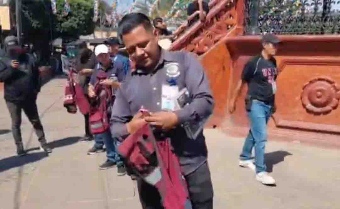 Guías de turistas de Tequila destrozan chalecos tras captura del alcalde; se los puso como condición para dar servicio, dicen