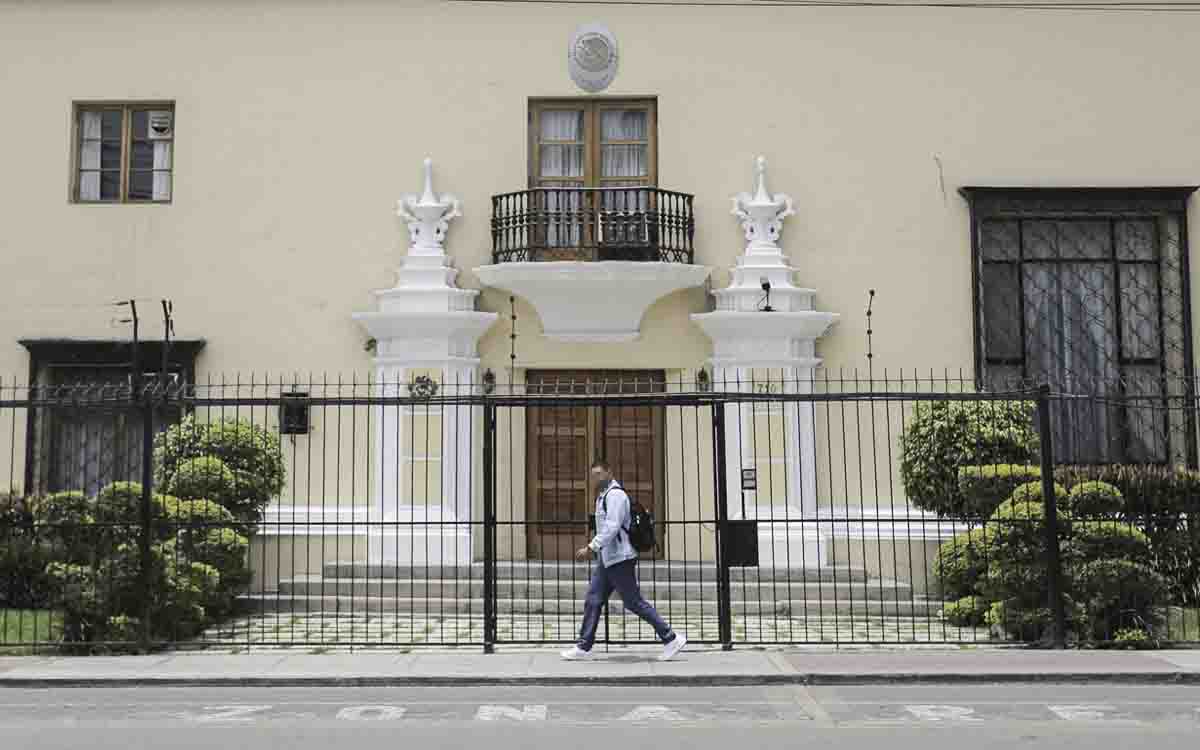 Perú no piensa invadir embajada de México para detener a ex primera ministra