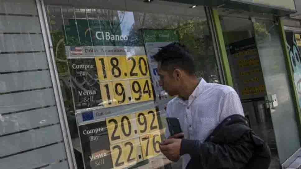 Peso pierde ante fortaleza económica en Estados Unidos