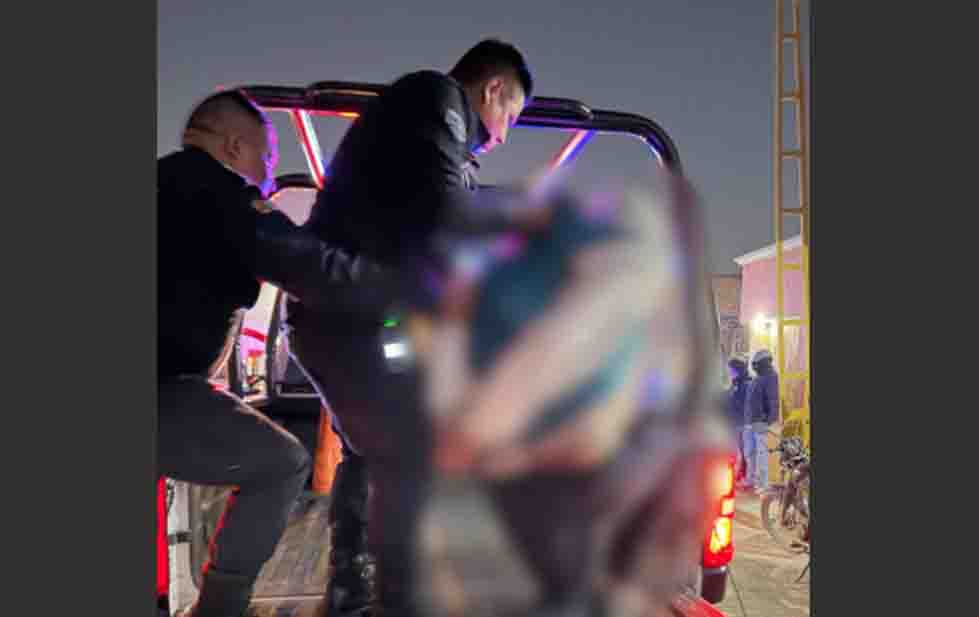 Policía Municipal detiene a dos jóvenes ante riña en Mercado de la Zona Norte