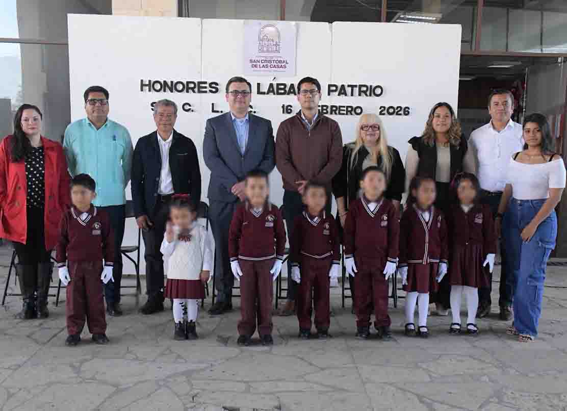 Reafirman valores cívicos en acto de inicio de semana en el Ayuntamiento