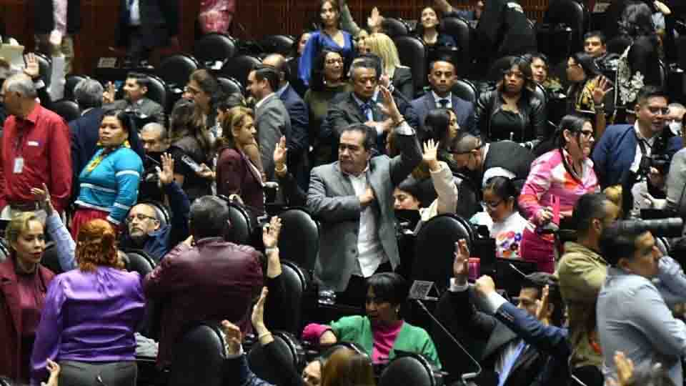 Restaurantes, vuelos y seguros millonarios: así los privilegios de diputados y senadores