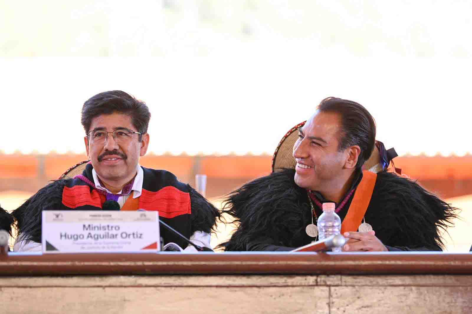 Eduardo Ramírez Aguilar y Juan Carlos Moreno Guillén atestiguan sesión histórica de la SCJN en Tenejapa, Chiapas