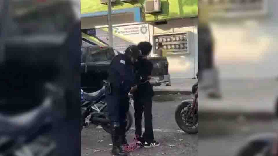 Adolescente asesina a balazos a dos profesoras en preparatoria de Lázaro Cárdenas, Michoacán