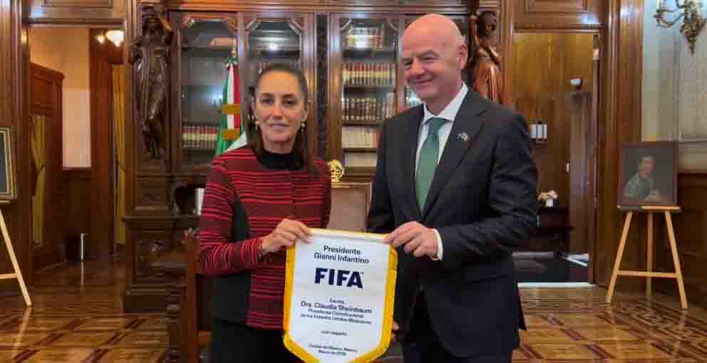 Claudia Sheinbaum recibe en Palacio Nacional a Gianni Infantino, presidente de la FIFA, a dos meses del Mundial 2026