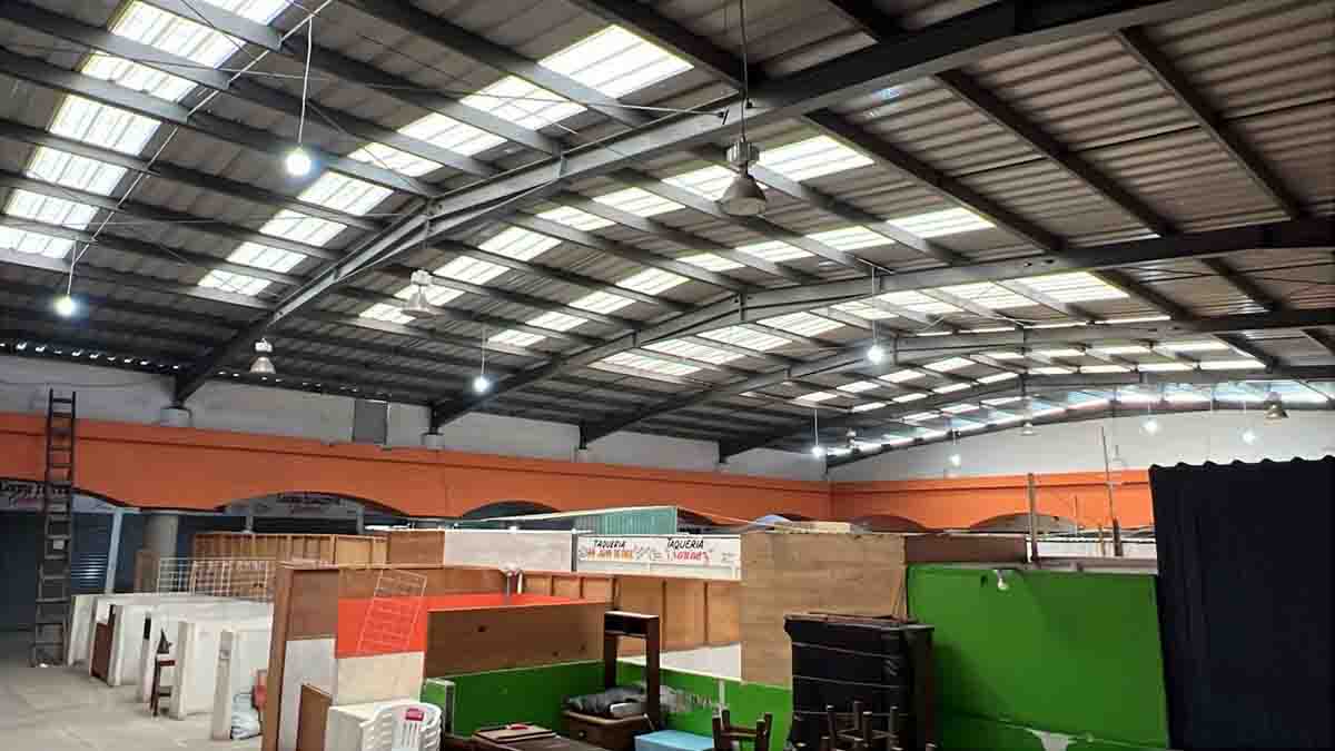 Refuerzan iluminación y seguridad en el Mercado de la Zona Norte