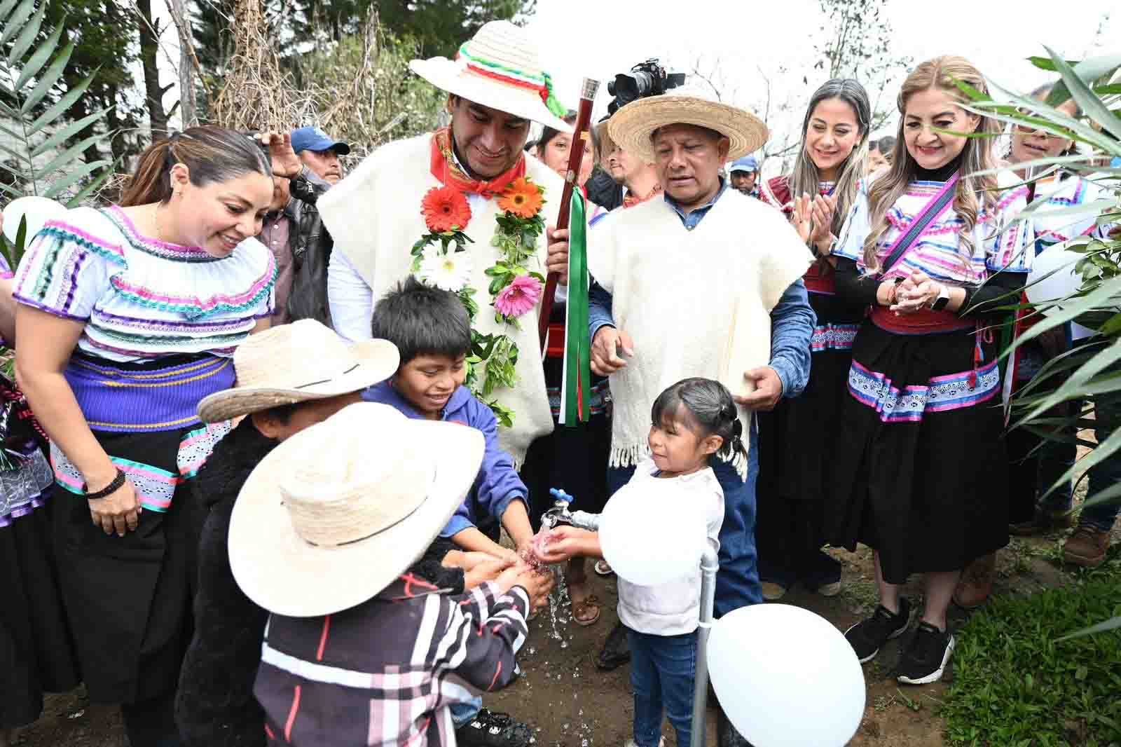 Eduardo Ramírez impulsa la prosperidad de Chanal con programas alimentarios y obras sociales