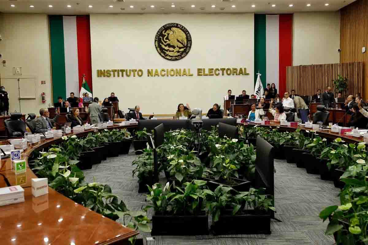 Siete consejeros del INE niegan aval a documento enviado al Senado sobre plan B electoral