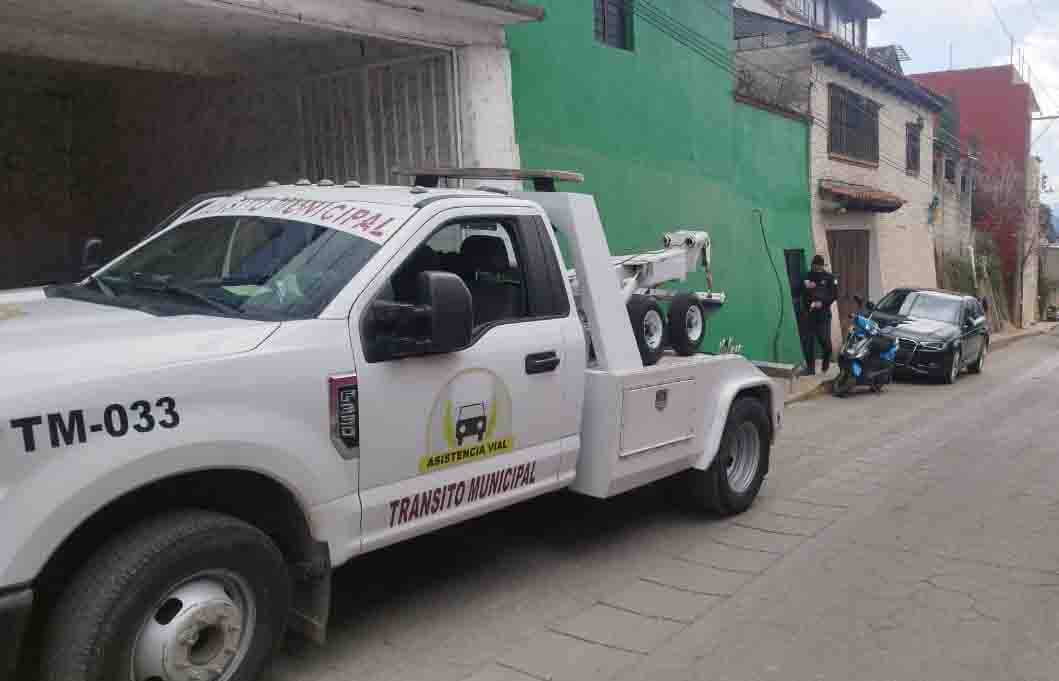 Tránsito Municipal refuerza operativo contra vehículos mal estacionados en San Cristóbal