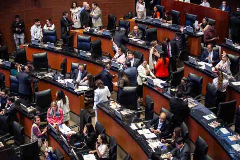 Senado avala Ley de Vivienda; gobierno construirá casas con fondos de trabajadores