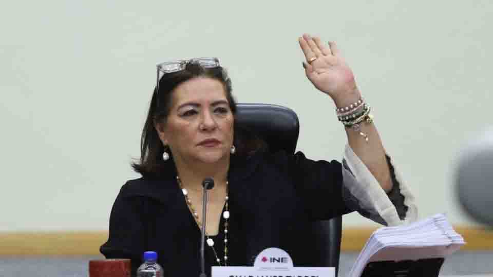 INE reducirá salario a 150 trabajadores por “plan B” de la reforma electoral
