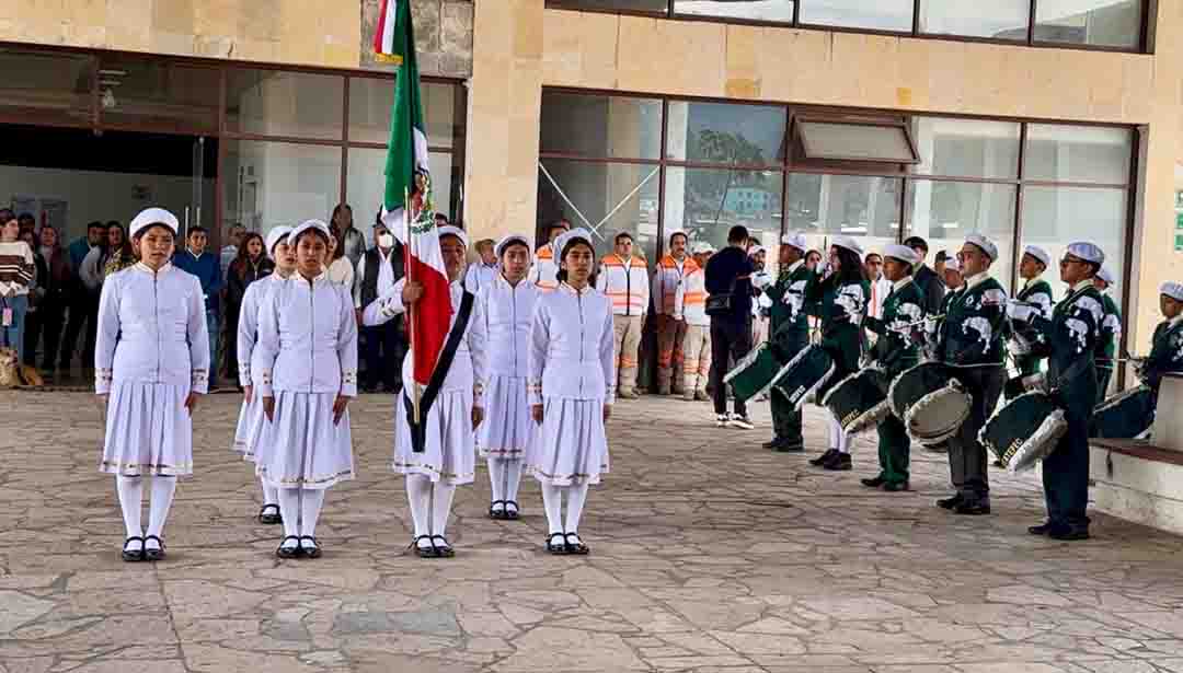 Encabeza Ayuntamiento de San Cristóbal homenaje cívico con participación estudiantil de la Secundaria Técnica No. 128