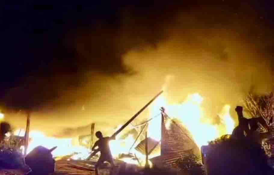 Voraz incendio deja a familia sin hogar en Chenalhó