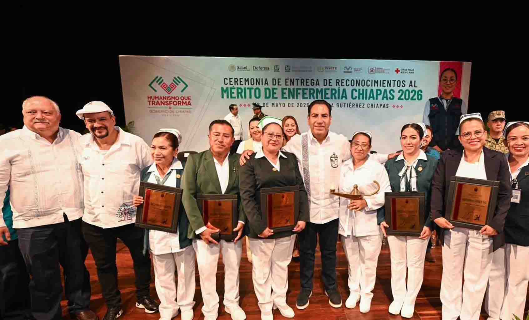 Eduardo Ramírez Aguilar reconoce al personal de enfermería e instala el Comité Estatal de Partería
