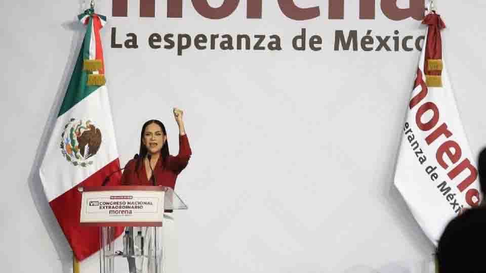 Ariadna Montiel arranca su presidencia en Morena y evita hablar del caso Rocha Moya; militantes le responden con porra al sinaloense