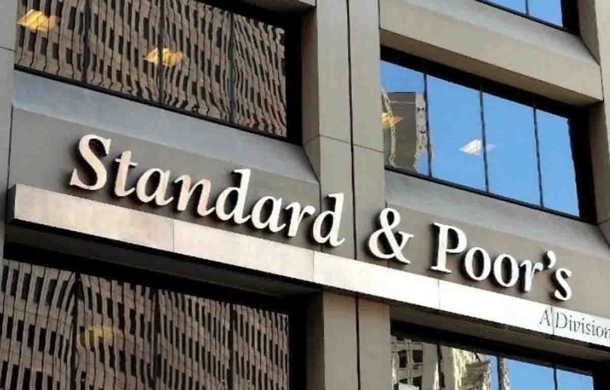Calificación negativa de S&P a Pemex, la CFE, gobiernos locales y bancos