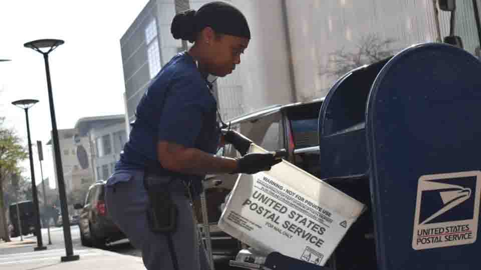 Los cárteles utilizan el servicio postal y de paquetería como principal método para distribuir drogas en EU, revela gobierno de Trump