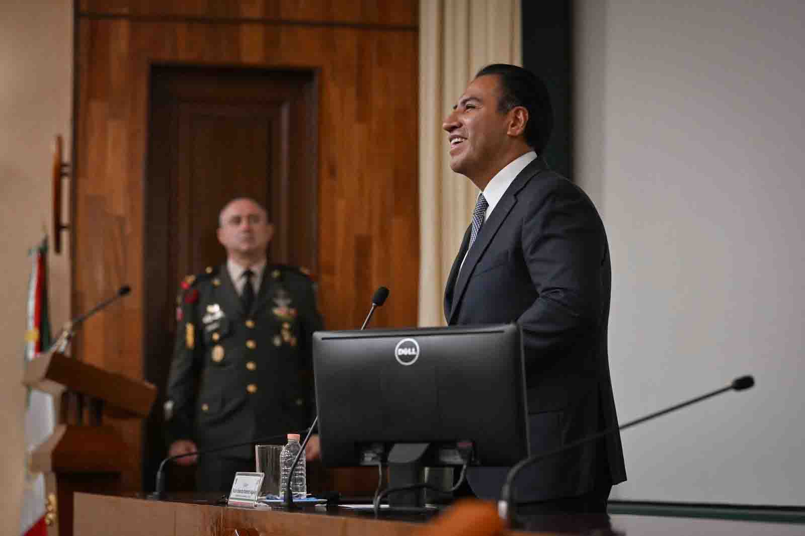 Eduardo Ramírez diserta conferencia magistral a invitación del secretario de la Defensa Nacional