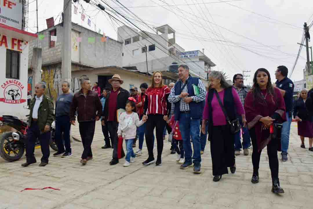 Inaugura Fabiola Ricci la Calzada de la Quinta del Barrio de La Garita, en la zona oriente de San Cristóbal