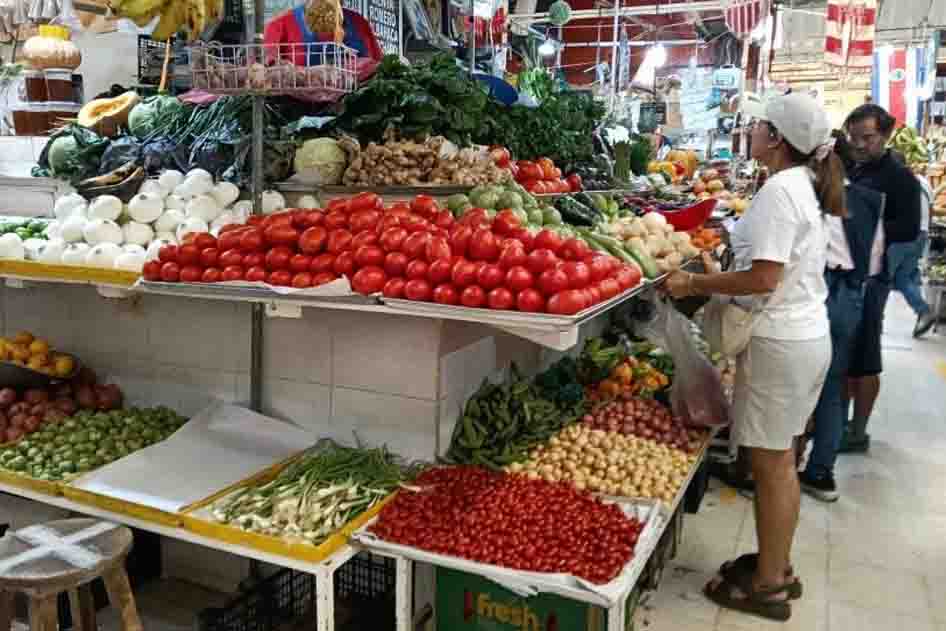 Inflación se desacelera en abril y se ubica en 4.45%; jitomate, chile y papa, suben de precio