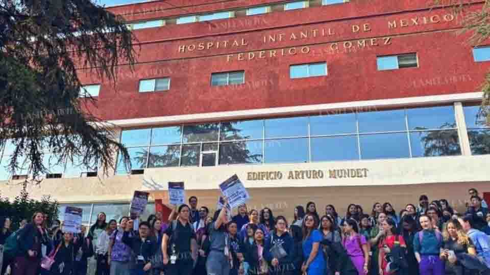 Médicos residentes frenan actividades por denuncias de acoso en Hospital Infantil