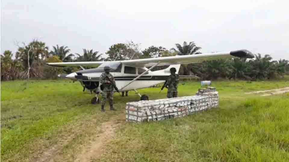 EU revela que participó en el rastreo de avioneta asegurada en Tabasco con 600 kilos de drogas