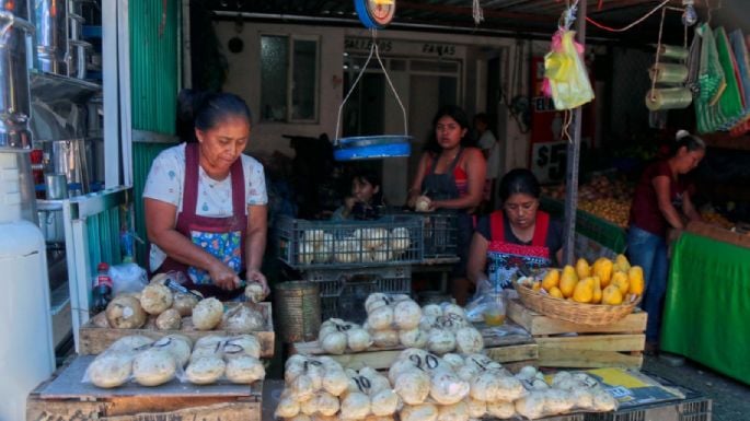 Las madres mexicanas trabajan el doble y ganan la mitad
