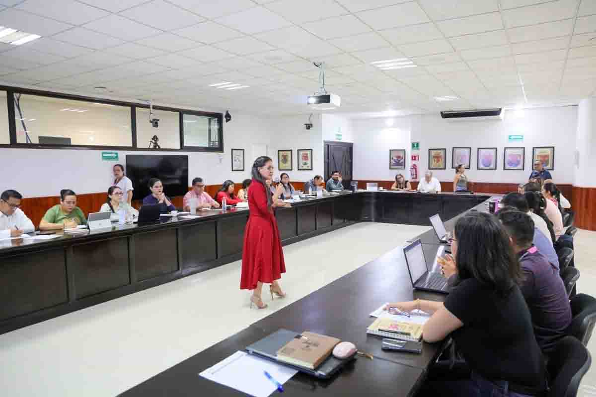 Fortalecen competencias directivas del personal del IEPC