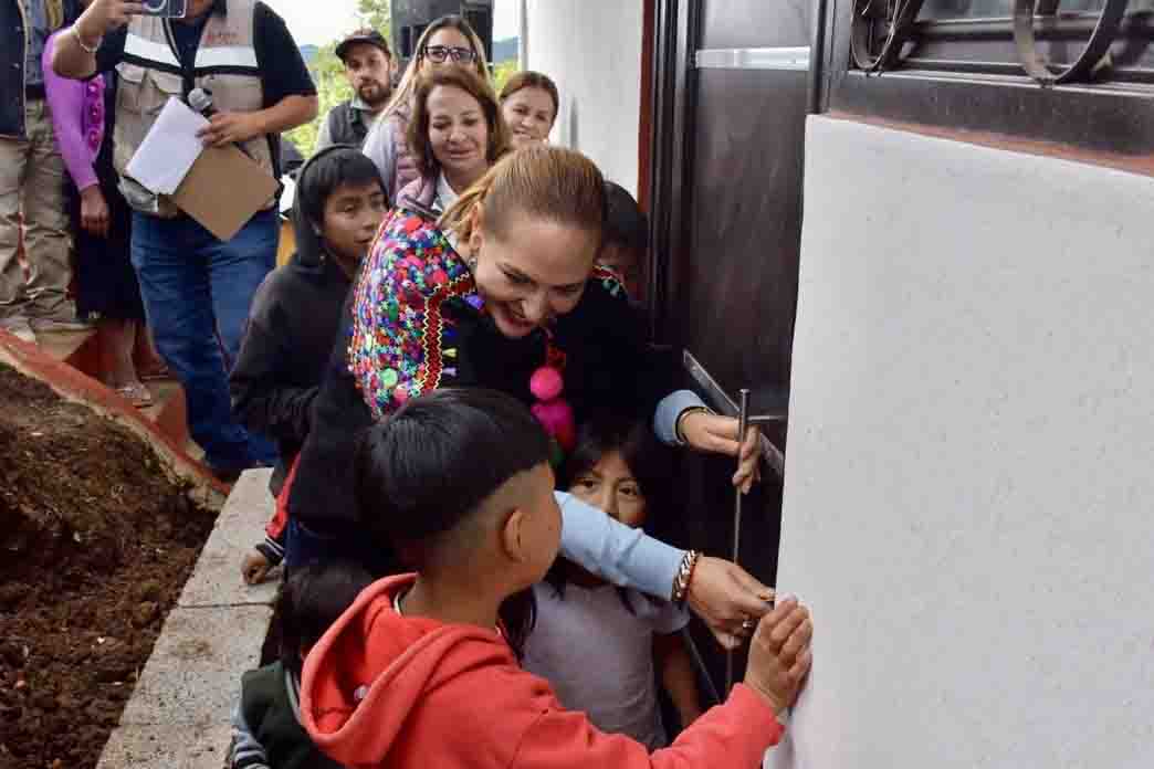 Cumple Fabiola Ricci sueño de siete hermanos con la entrega de una vivienda digna en Selva Natividad