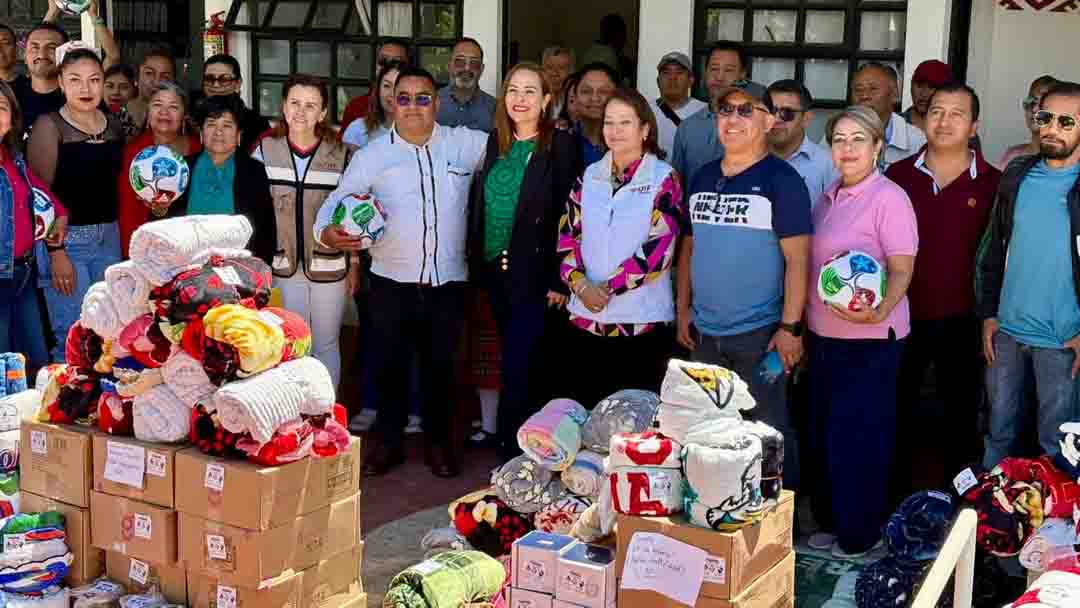 Ayuntamiento y DIF Municipal reconocen la labor de los padres de familia de San Cristóbal de Las Casas