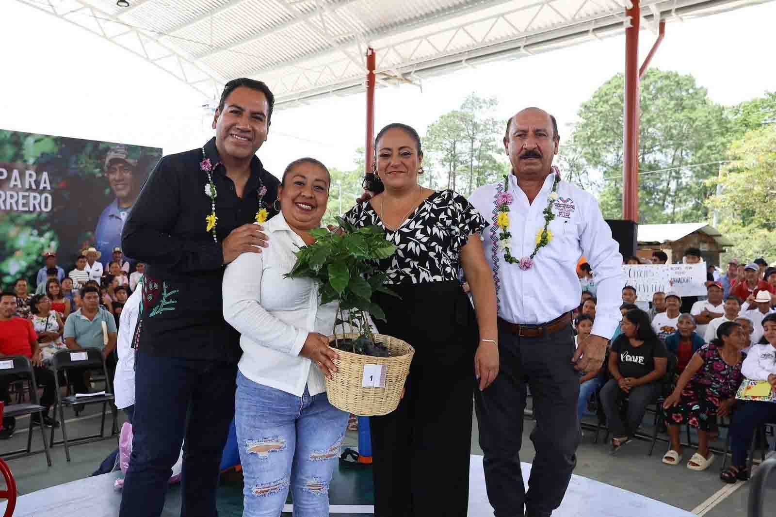 Eduardo Ramírez entrega apoyos al campo y pone en marcha obras prioritarias en la Frailesca