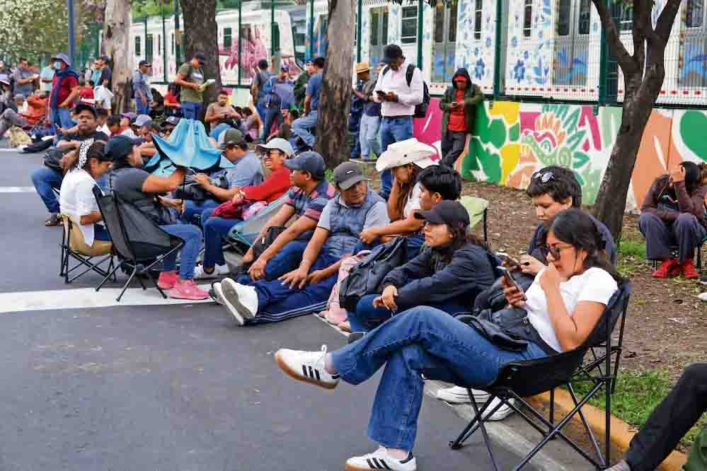 Hasta muertos cobran en escuelas de la CNTE