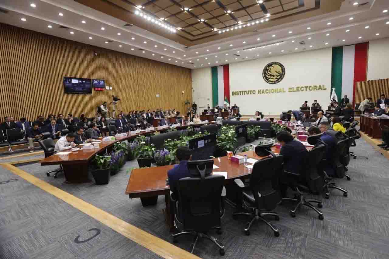 El INE salva a Morena y Movimiento Ciudadano de ser investigados por la FGR