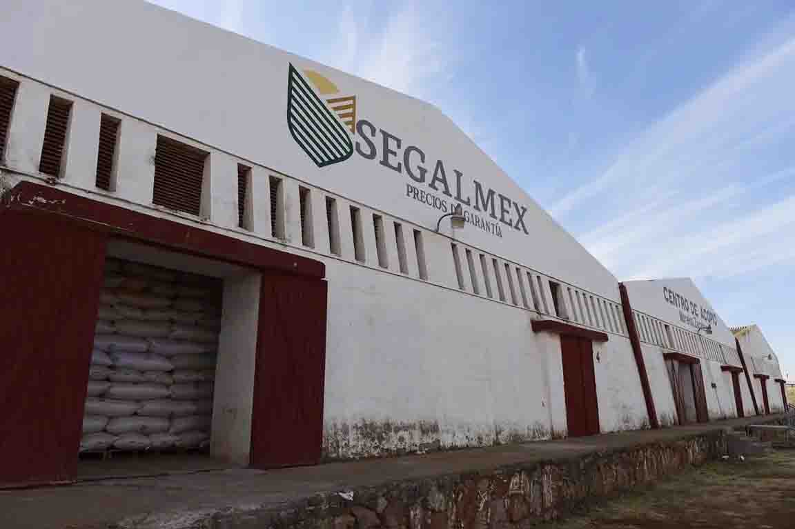 Multan con 777 millones de pesos e inhabilitan a exfuncionarios de Segalmex