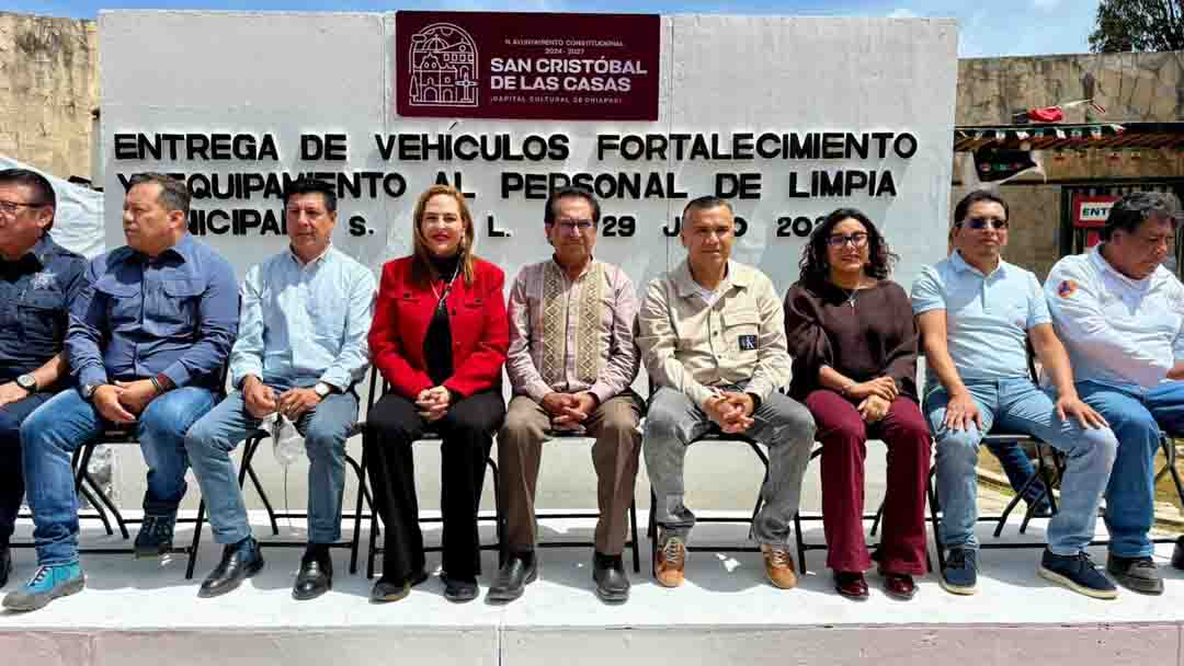 Entrega Fabiola Ricci nuevos camiones de recolección de basura y uniformes a trabajadores de Limpia Municipal