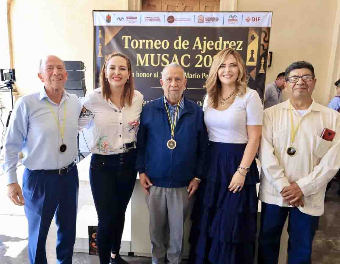 Fabiola Ricci reconoce 44 años de trayectoria del maestro Mario Penagos y refrenda impulso al ajedrez en San Cristóbal