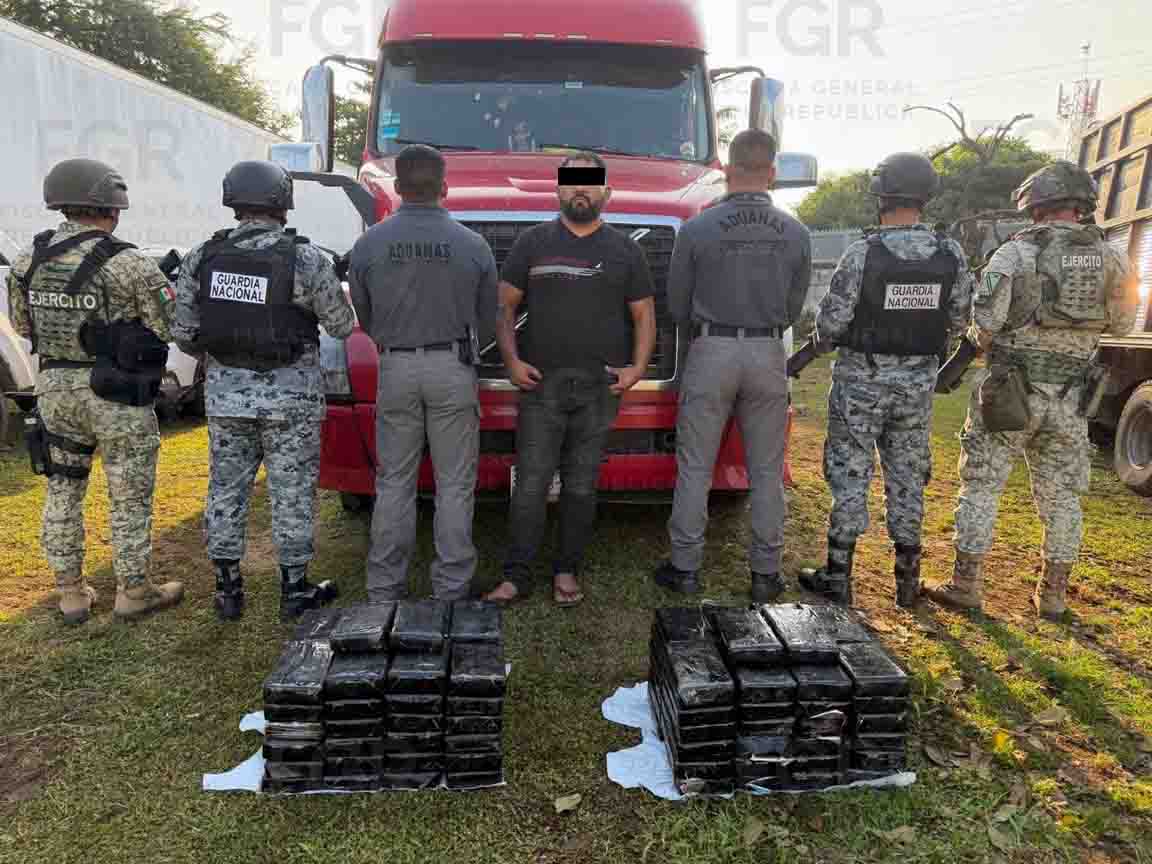 Transportaba cocaína en compartimientos adaptados