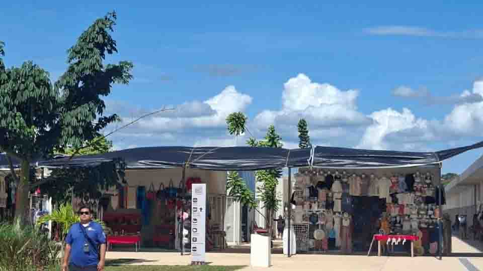 El Tren Maya y su nuevo acceso a la zona arqueológica de Chichén Itzá está arruinando la economía local, acusan artesanos y guías turísticos