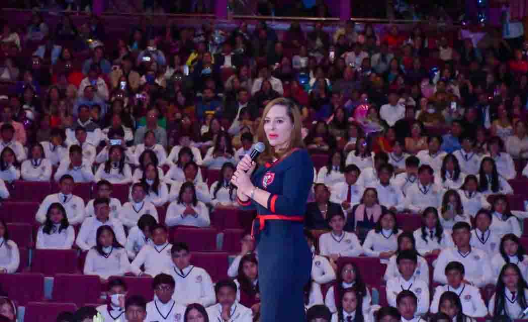 Fabiola Ricci acompaña Graduación de la EST No. 1 y reconoce el esfuerzo de la comunidad educativa
