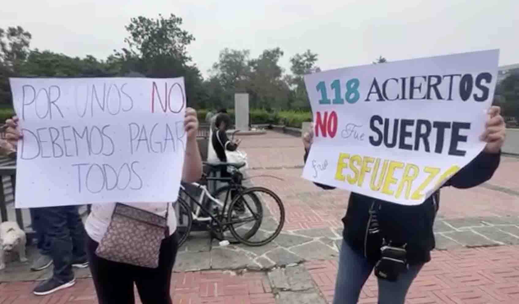 Y ahora: alumnos que pasaron examen de la UNAM exigen inscripciones