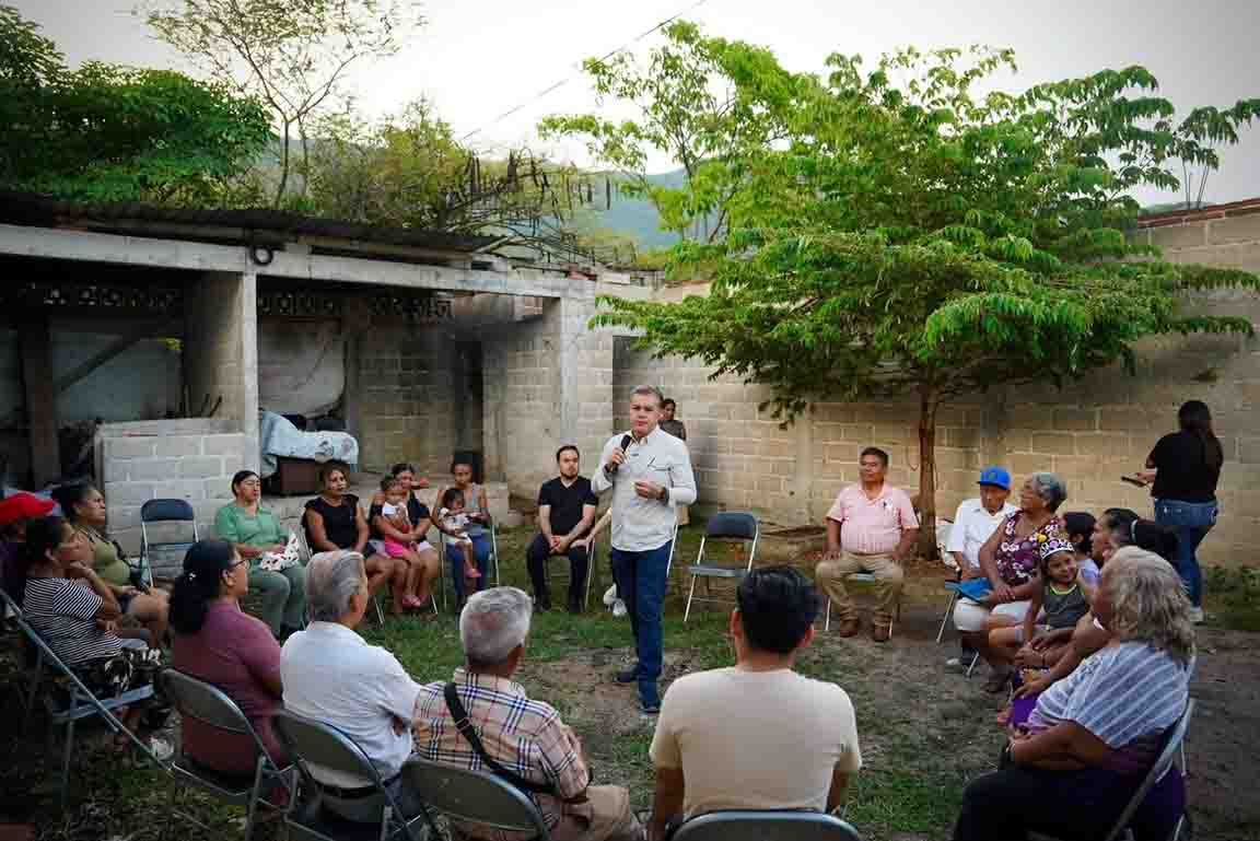 Chacón comparte visión humanista con familias