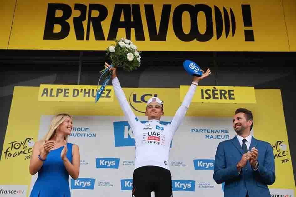 Sheinbaum felicita a Isaac del Toro por su histórico tercer lugar en el Tour de France